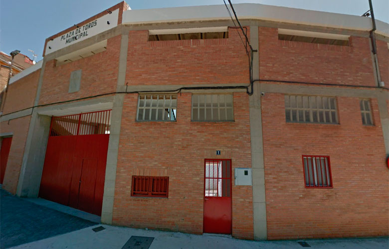 Frontal de la Plaza de toros de Peralta